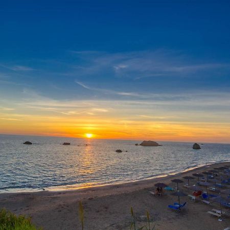 Christinas Apartments Agios Matthaios  Экстерьер фото