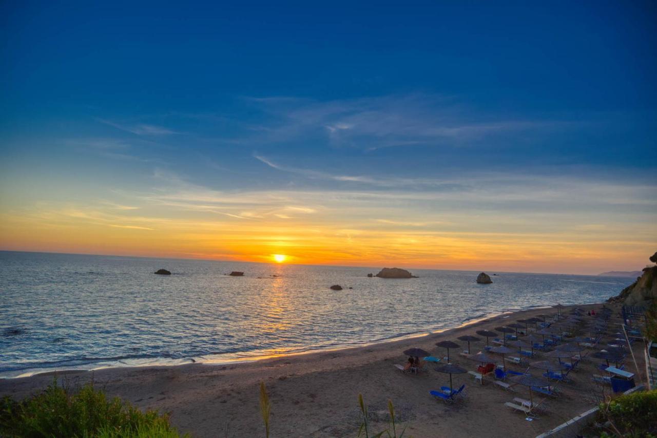 Christinas Apartments Agios Matthaios  Экстерьер фото