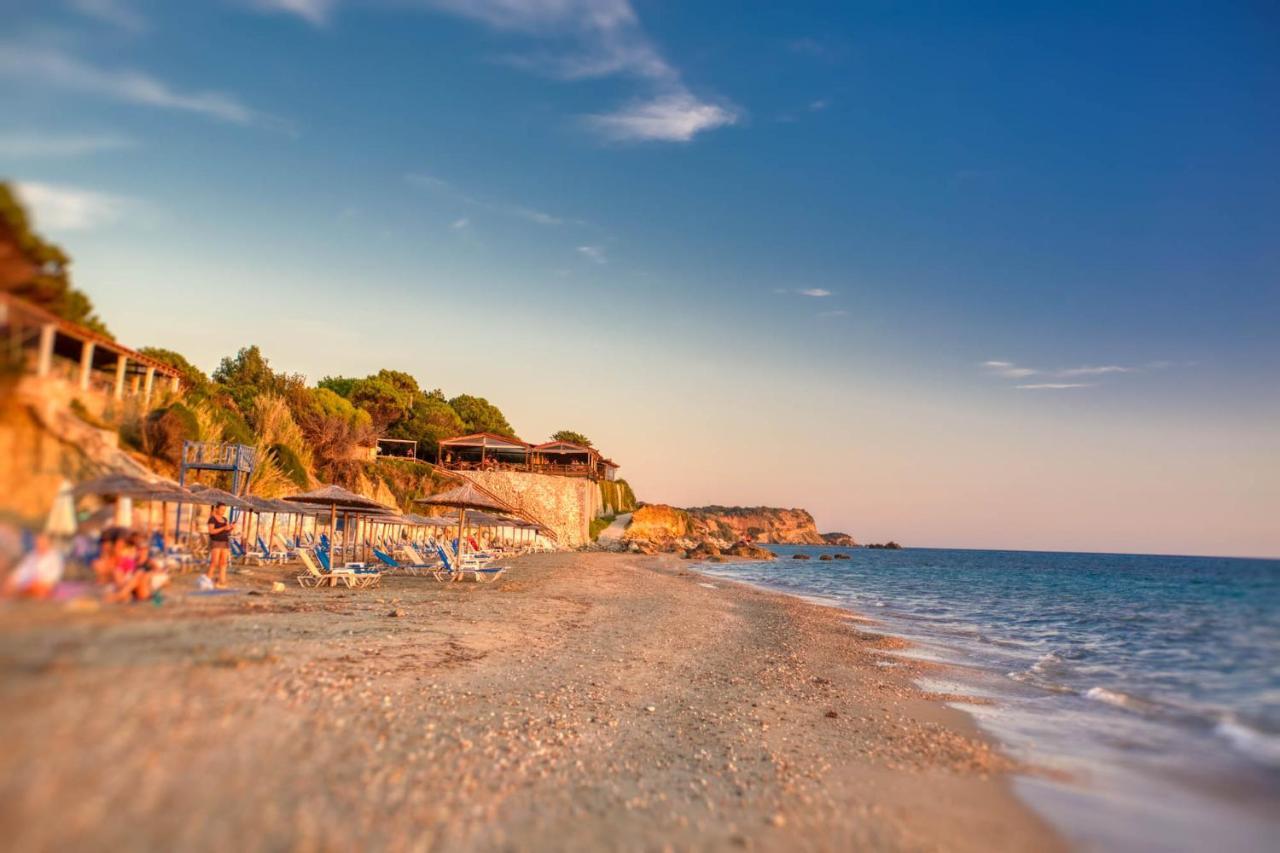 Christinas Apartments Agios Matthaios  Экстерьер фото
