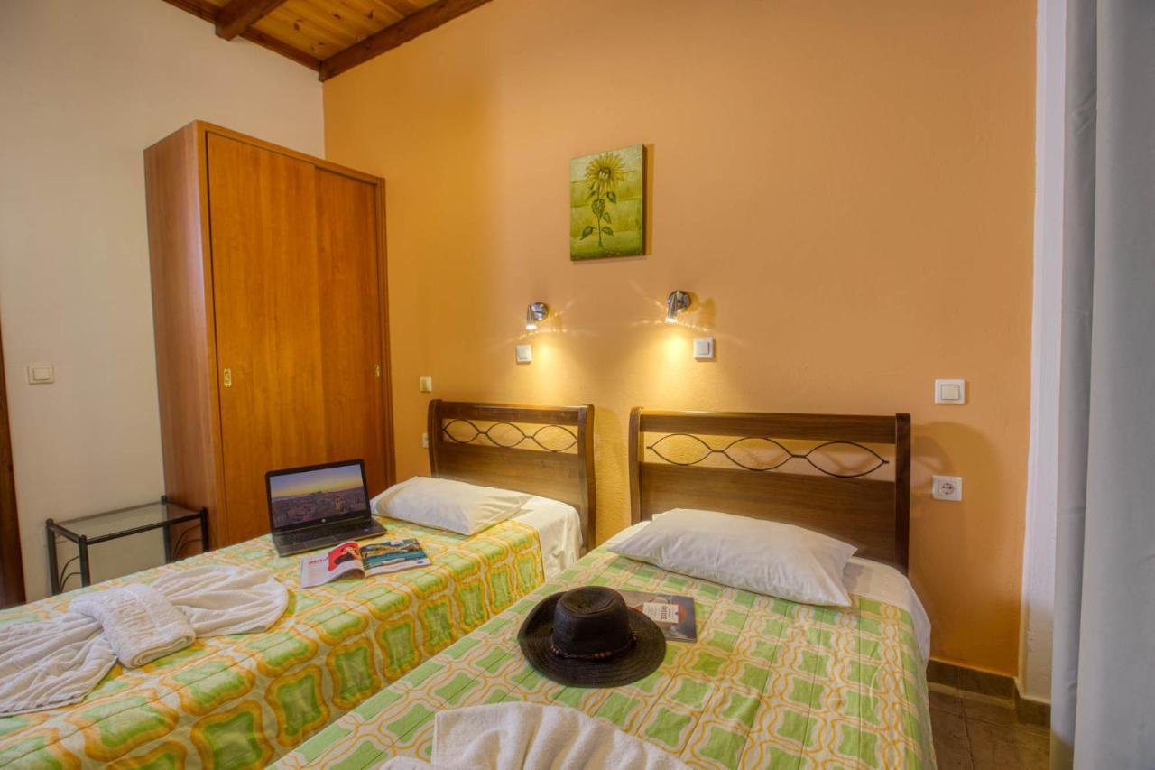 Christinas Apartments Agios Matthaios  Экстерьер фото