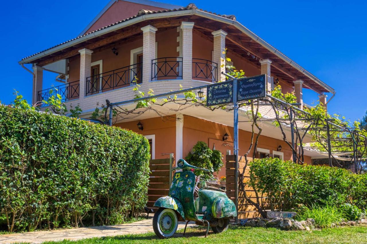 Christinas Apartments Agios Matthaios  Экстерьер фото