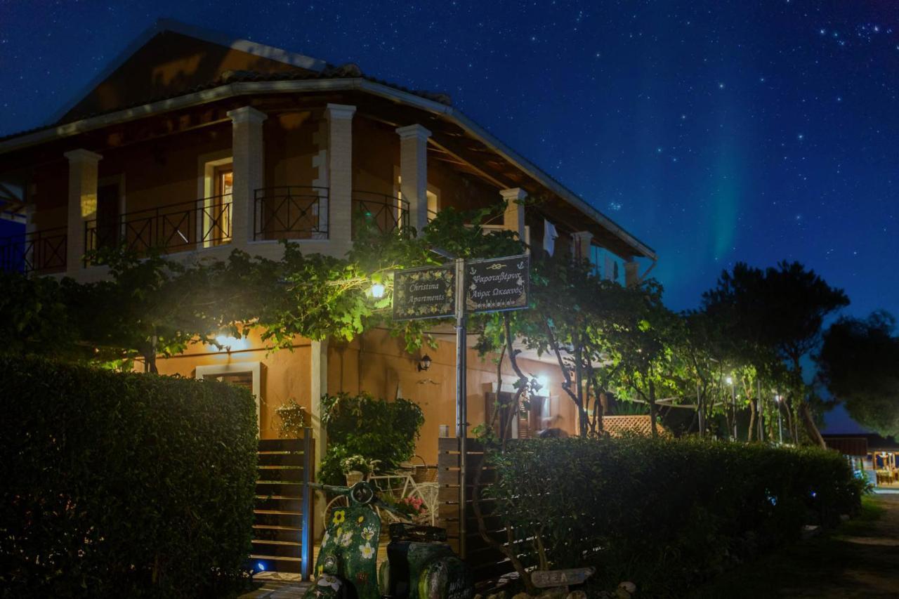 Christinas Apartments Agios Matthaios  Экстерьер фото