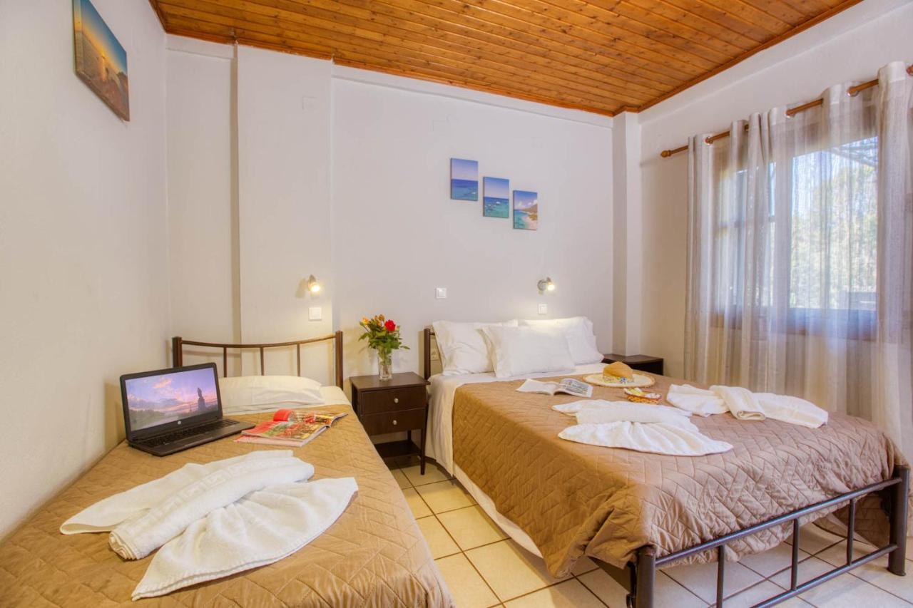 Christinas Apartments Agios Matthaios  Экстерьер фото