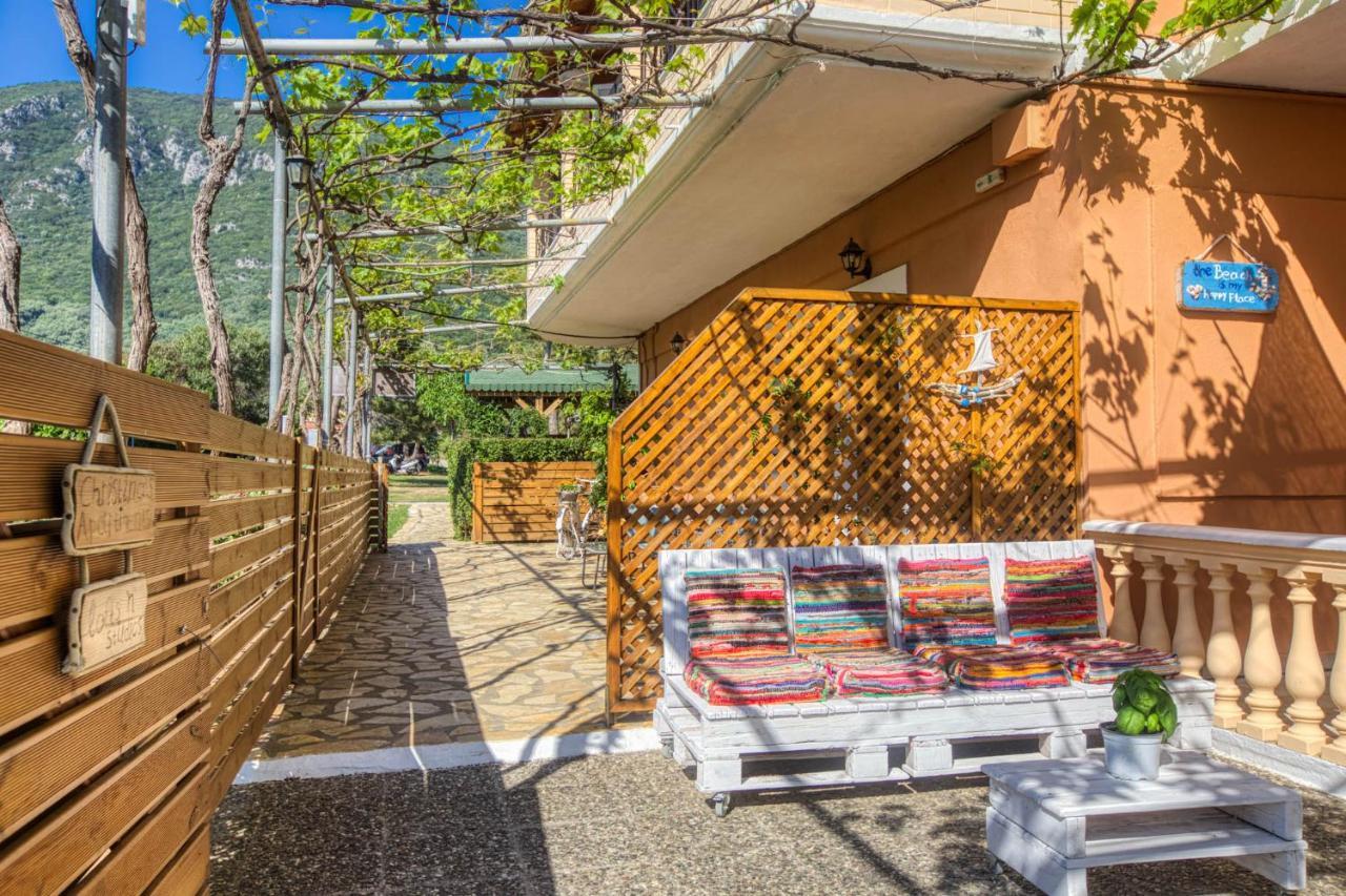 Christinas Apartments Agios Matthaios  Экстерьер фото