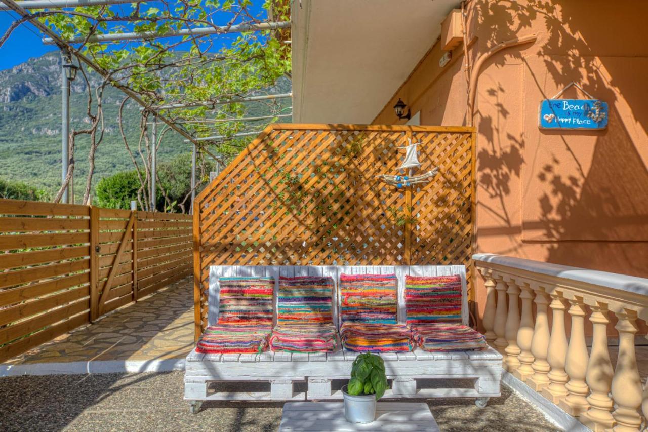 Christinas Apartments Agios Matthaios  Экстерьер фото