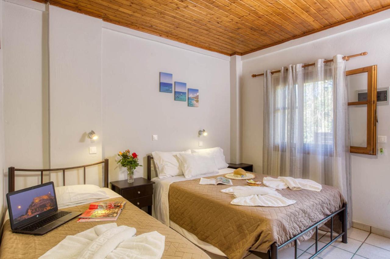 Christinas Apartments Agios Matthaios  Экстерьер фото
