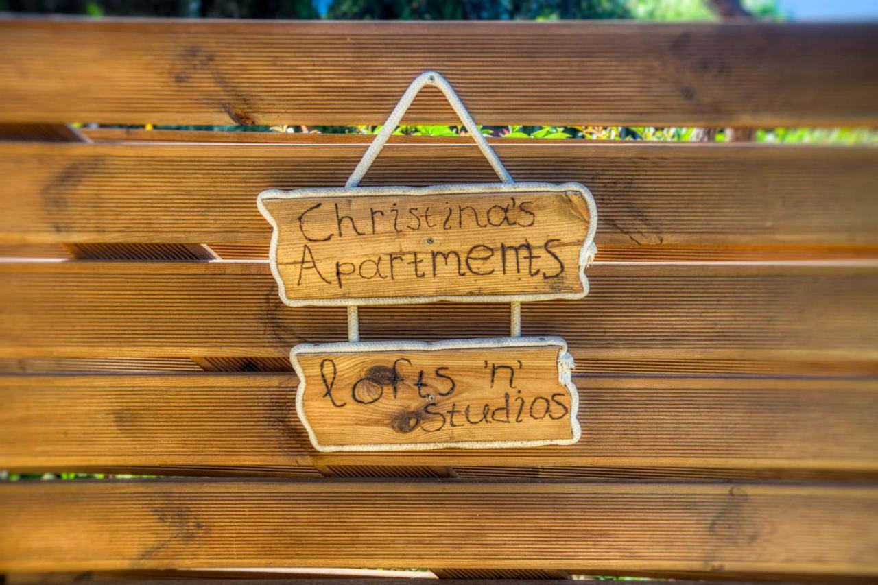 Christinas Apartments Agios Matthaios  Экстерьер фото