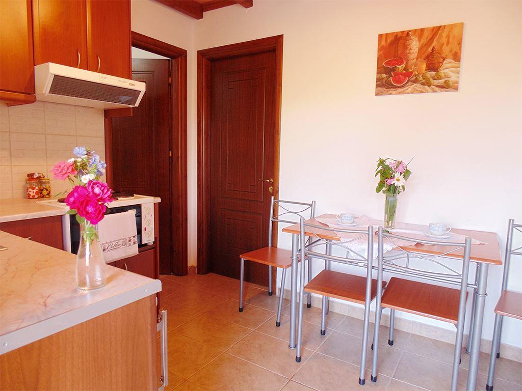 Christinas Apartments Agios Matthaios  Экстерьер фото