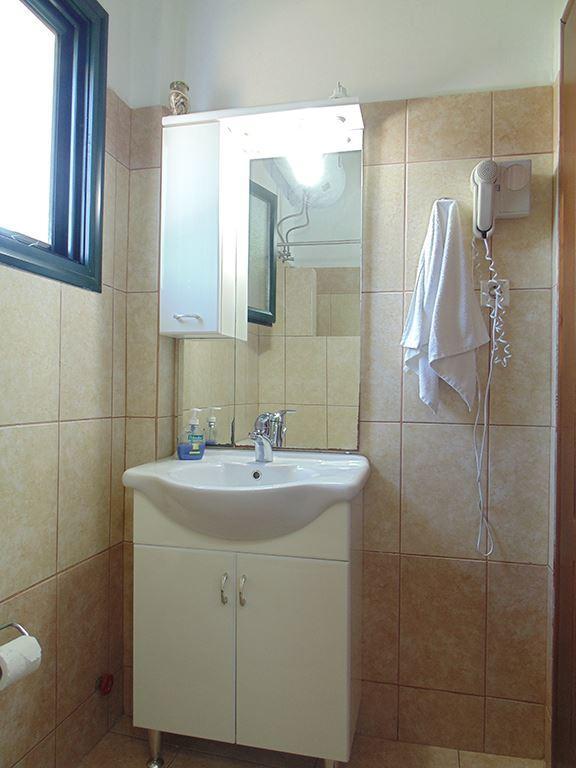 Christinas Apartments Agios Matthaios  Экстерьер фото