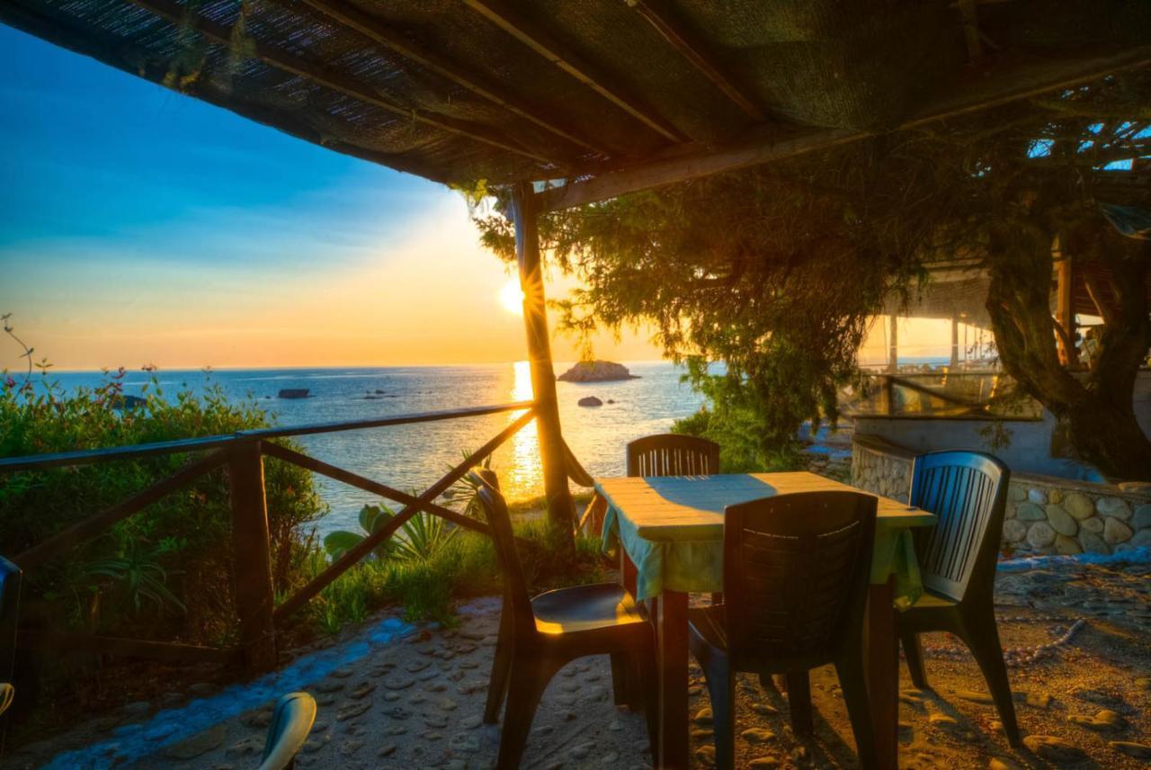 Christinas Apartments Agios Matthaios  Экстерьер фото