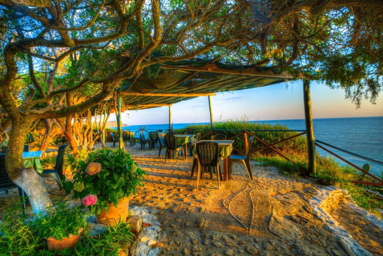 Christinas Apartments Agios Matthaios  Экстерьер фото