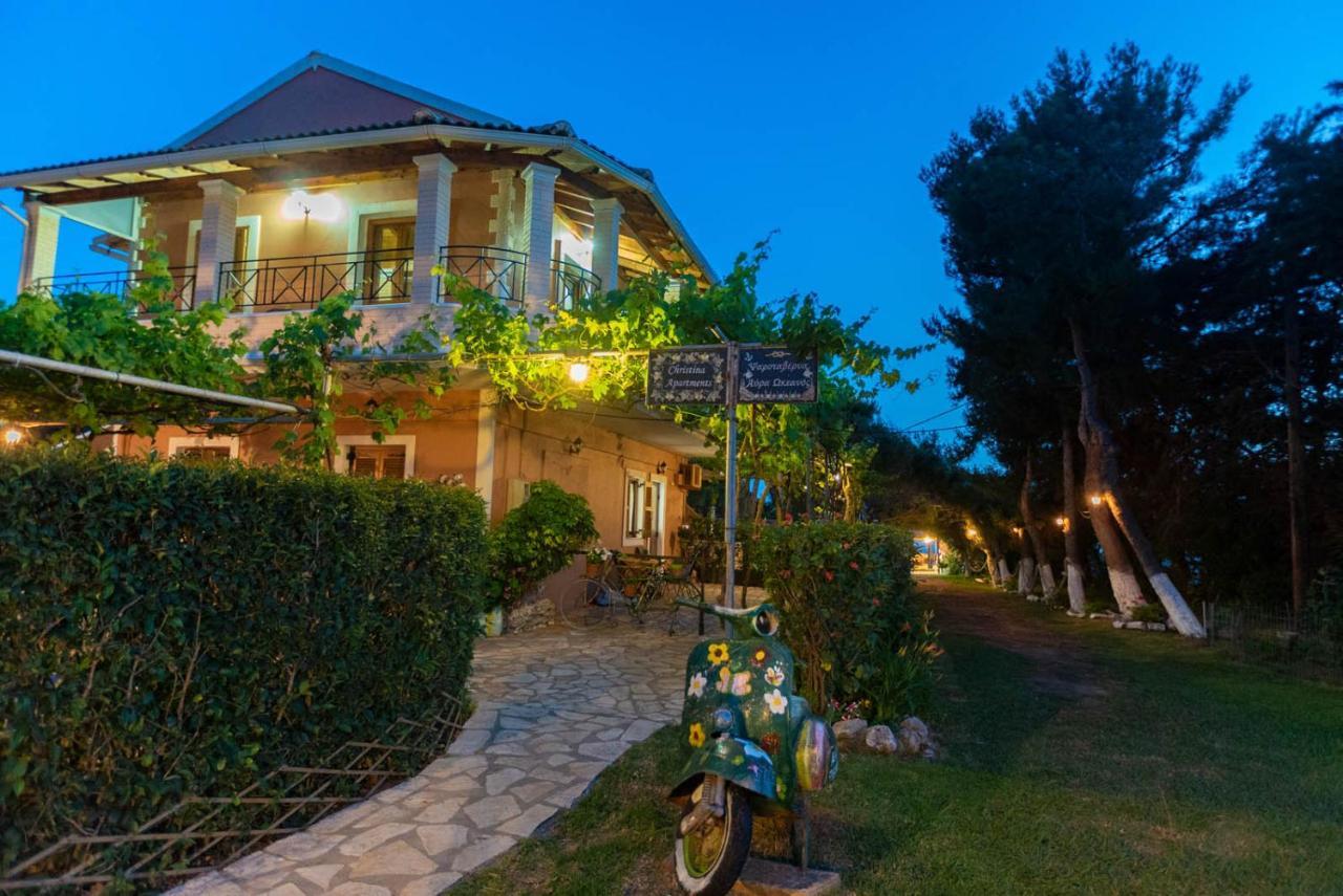 Christinas Apartments Agios Matthaios  Экстерьер фото