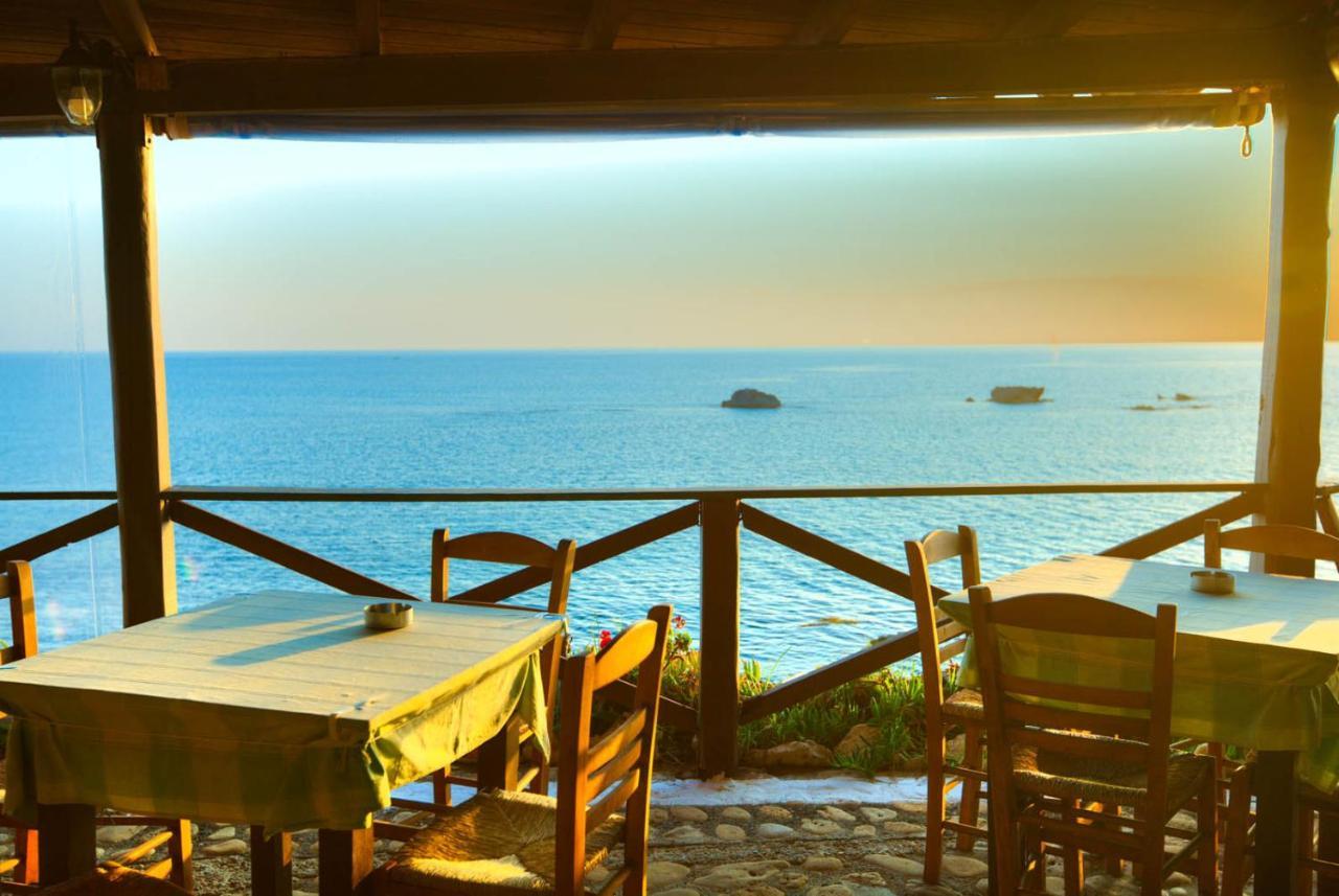Christinas Apartments Agios Matthaios  Экстерьер фото