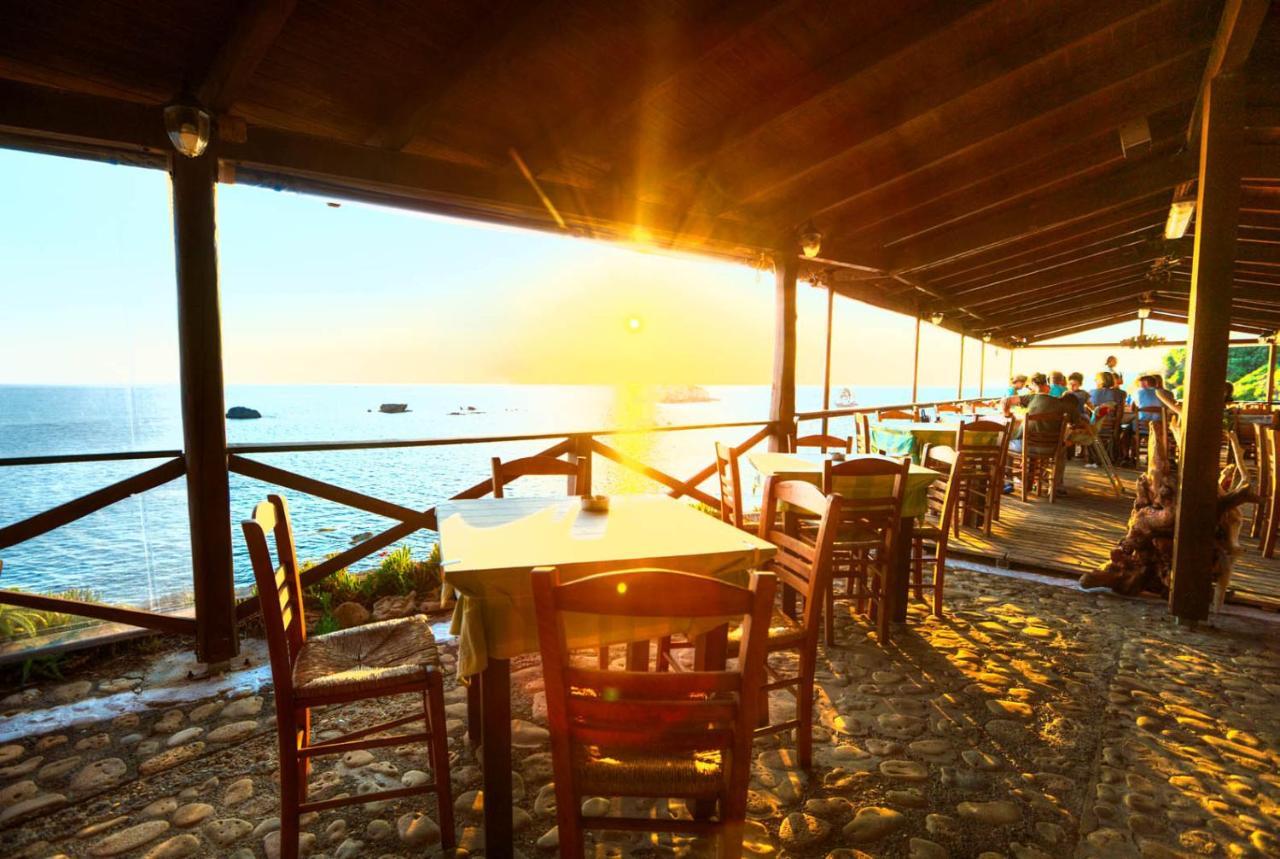 Christinas Apartments Agios Matthaios  Экстерьер фото