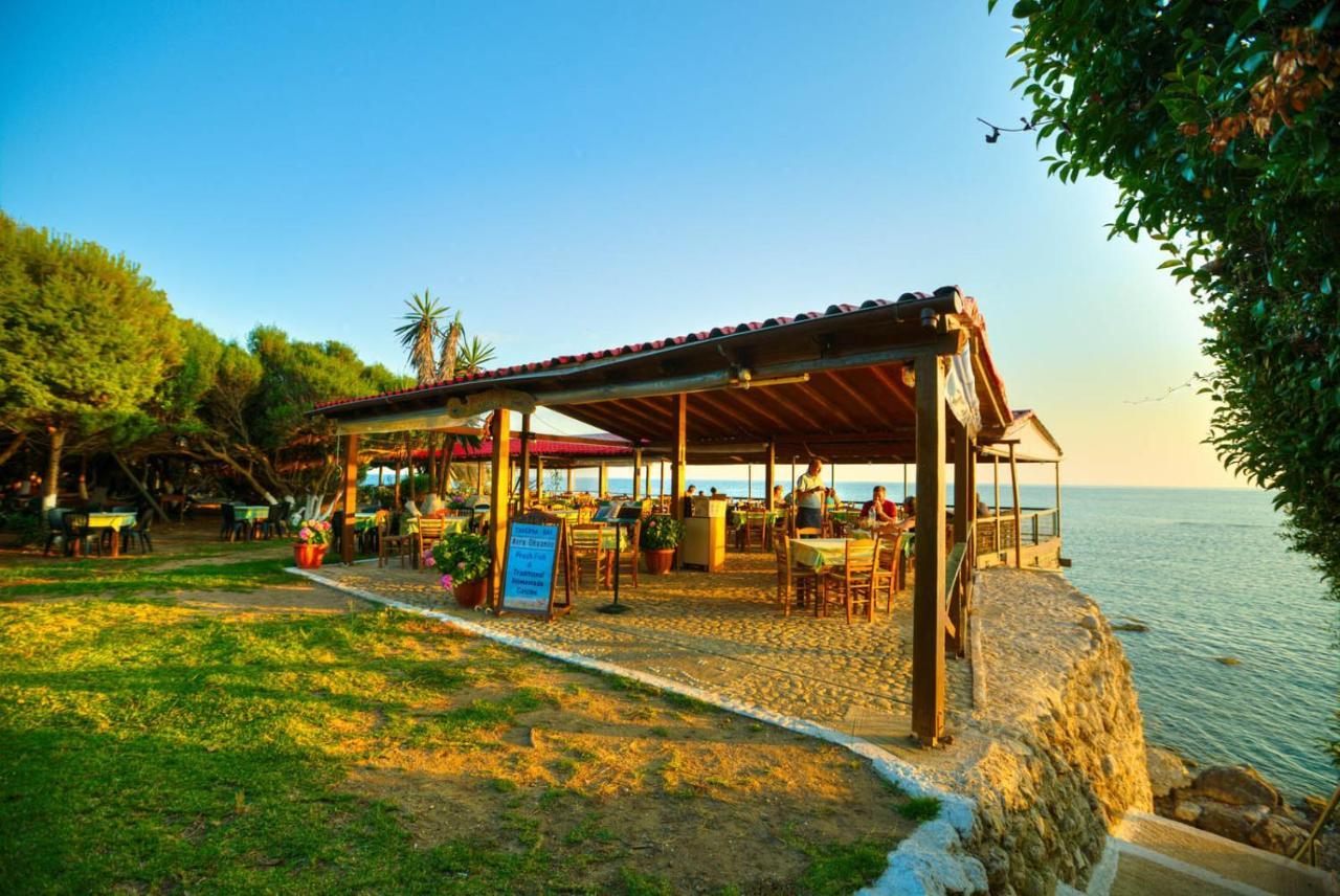 Christinas Apartments Agios Matthaios  Экстерьер фото